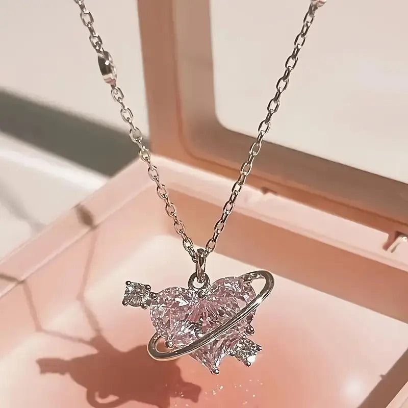 Elegant Cute Heart Pendant Necklace with Rhinestone Embellishment
