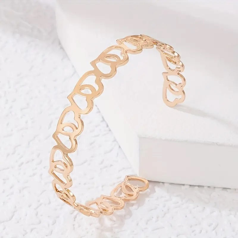 Elegant Golden-Tone Hollow Heart Chain Bracelet
