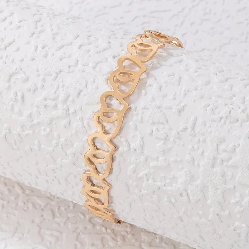 Elegant Golden-Tone Hollow Heart Chain Bracelet