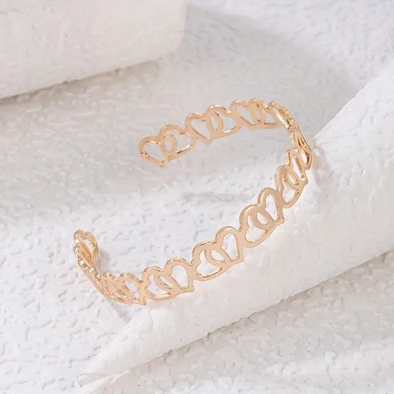 Elegant Golden-Tone Hollow Heart Chain Bracelet