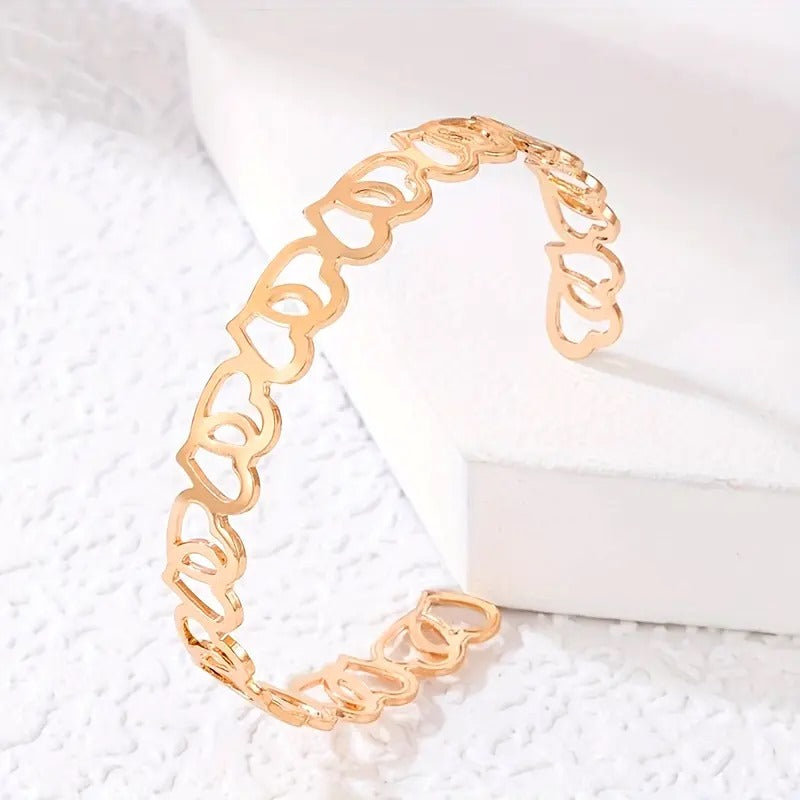 Elegant Golden-Tone Hollow Heart Chain Bracelet
