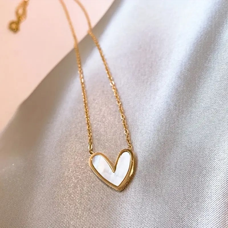 Vintage Elegant Heart-Shaped Necklace