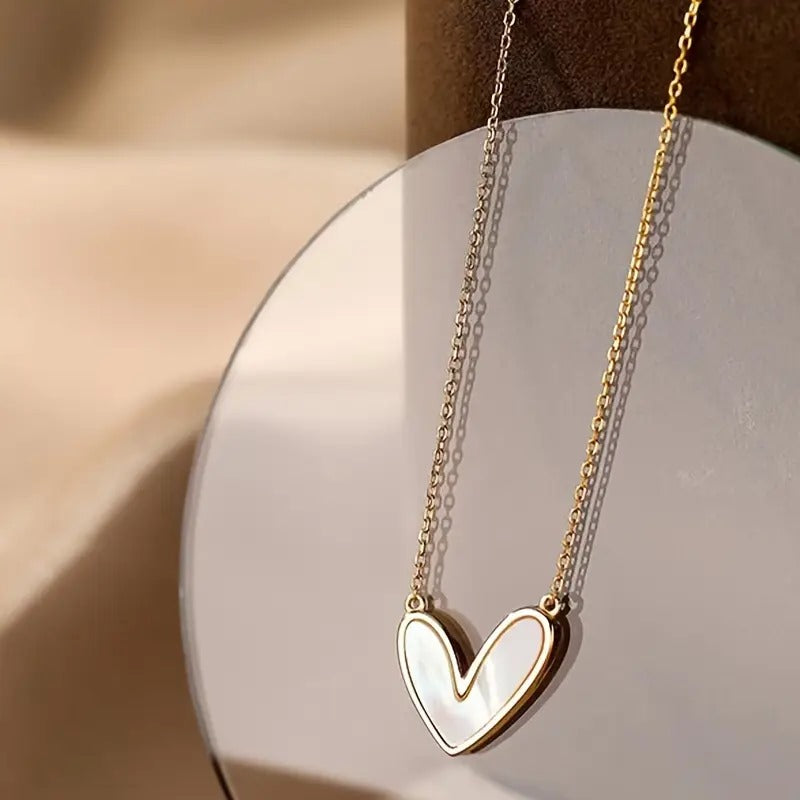 Vintage Elegant Heart-Shaped Necklace
