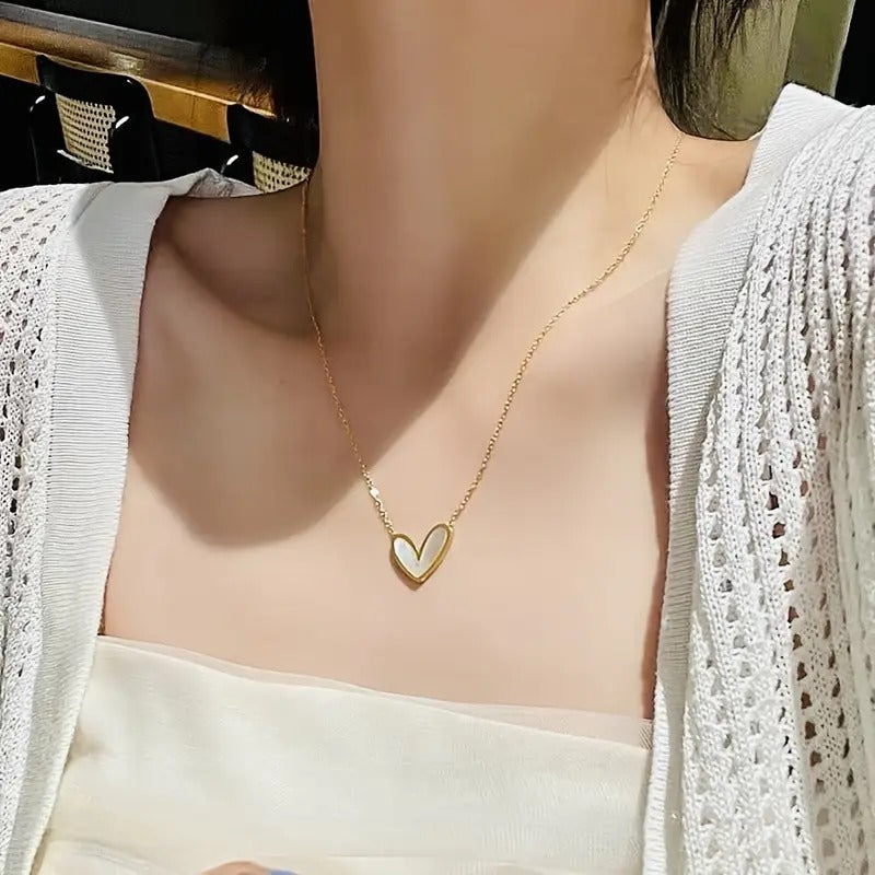 Vintage Elegant Heart-Shaped Necklace