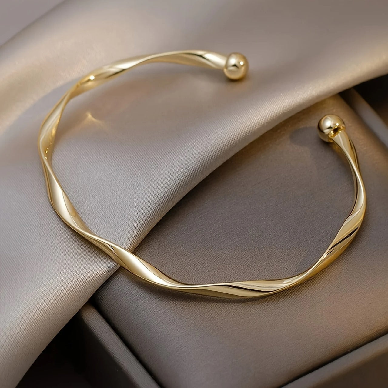 Versatile High-End Bracelets