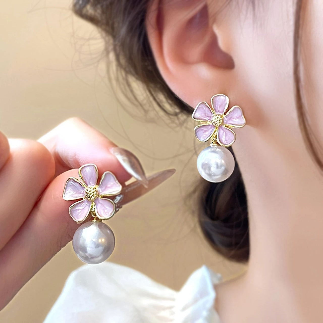 Pair Vintage Simple Flower Stud Earrings with Faux Pearl Drop, Pink Enamel, Gold-tone Alloy, Copper Ear Needle