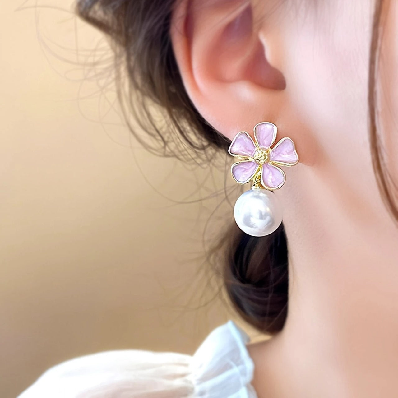 Pair Vintage Simple Flower Stud Earrings with Faux Pearl Drop, Pink Enamel, Gold-tone Alloy, Copper Ear Needle