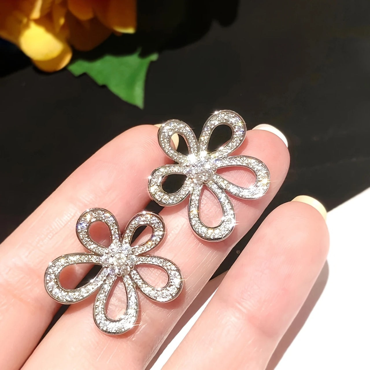 Pair Vintage Style Hollow Sunflower Earrings, Fashionable Light Luxury Rhinestone