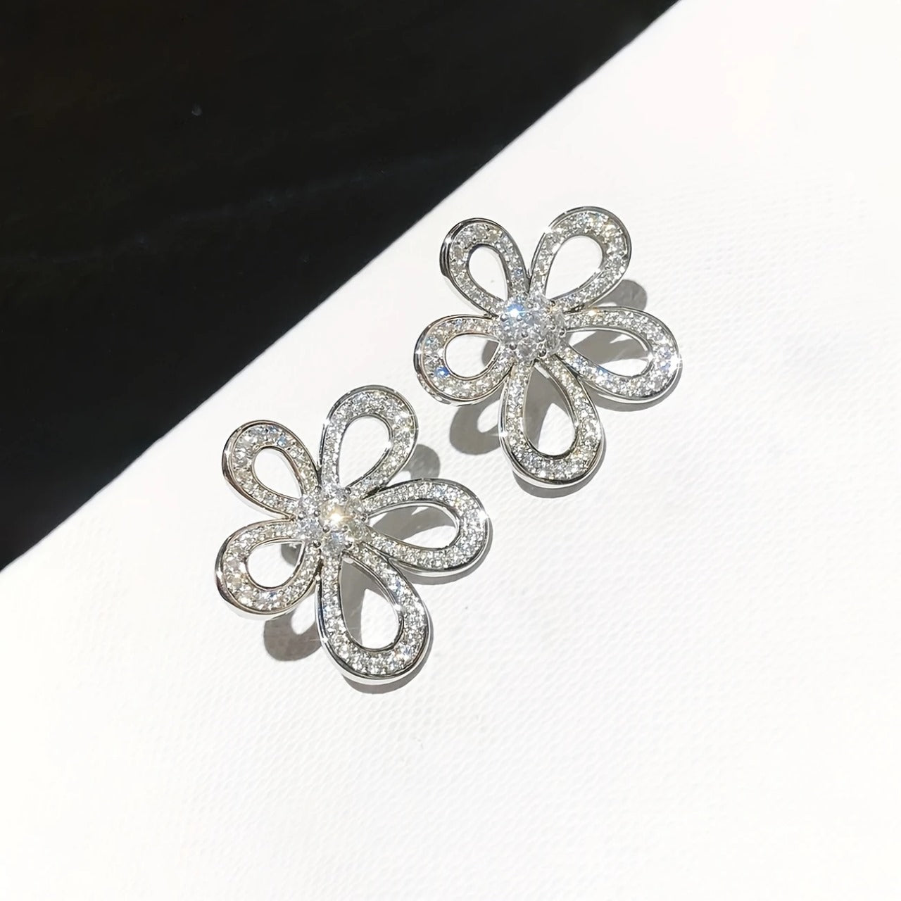 Pair Vintage Style Hollow Sunflower Earrings, Fashionable Light Luxury Rhinestone