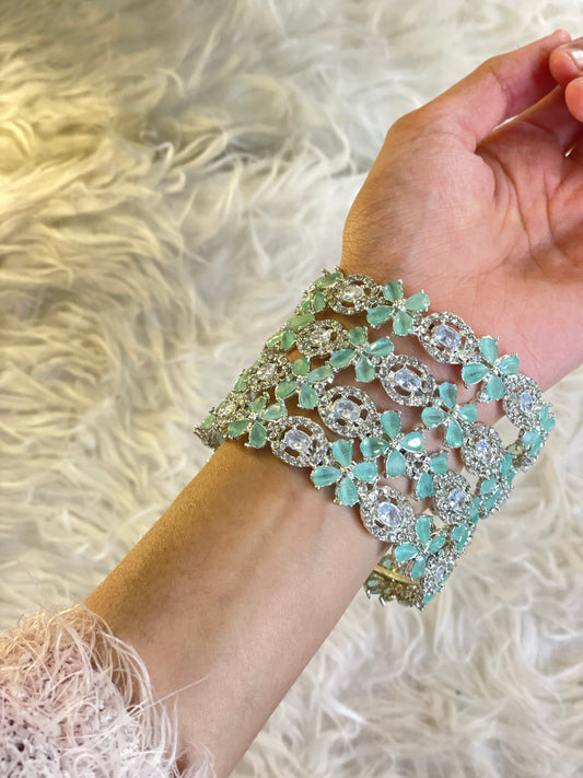 Aqua Noor Kundan kangan