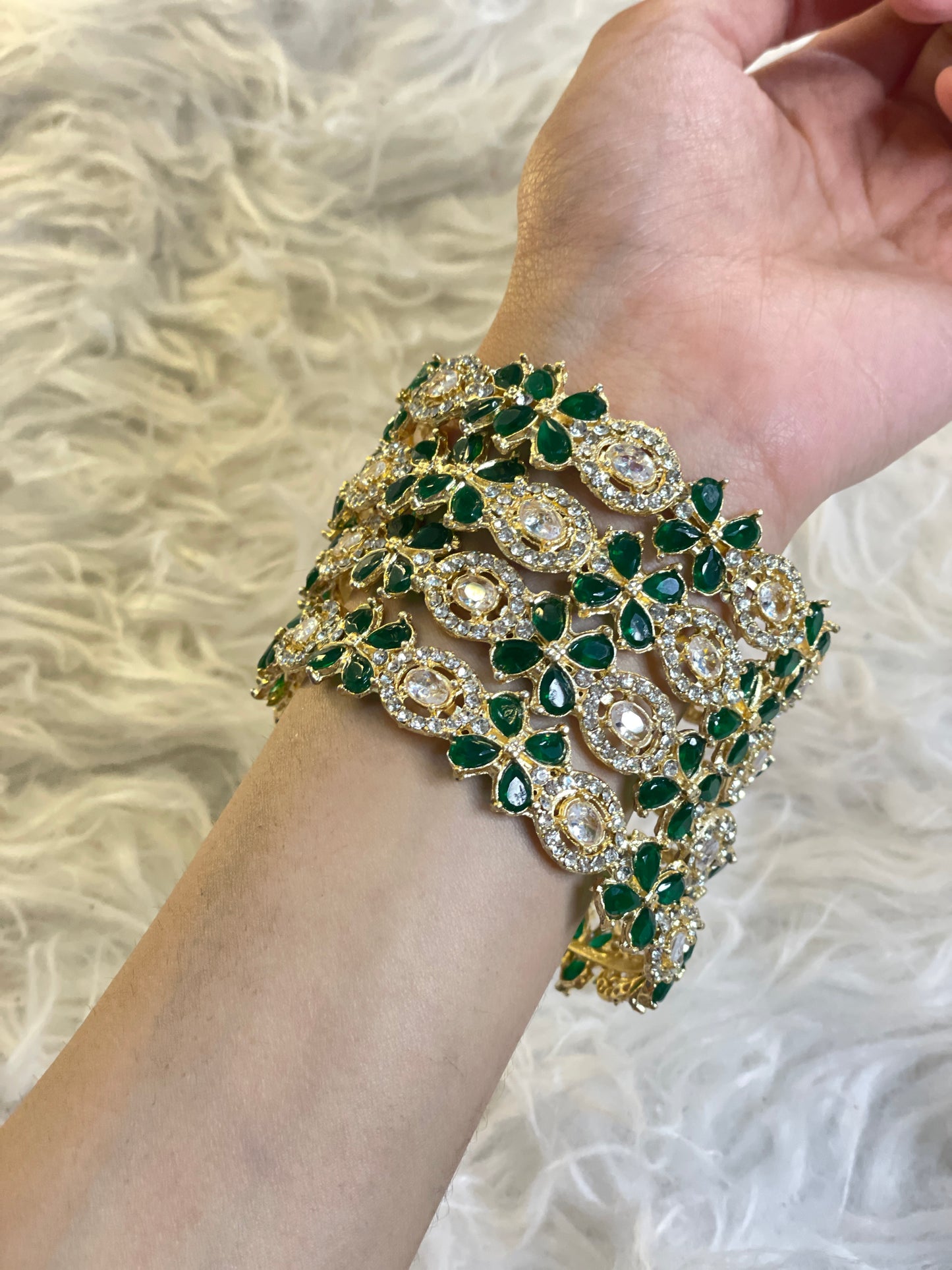Emerald Noor Kundan Cuff Kangan