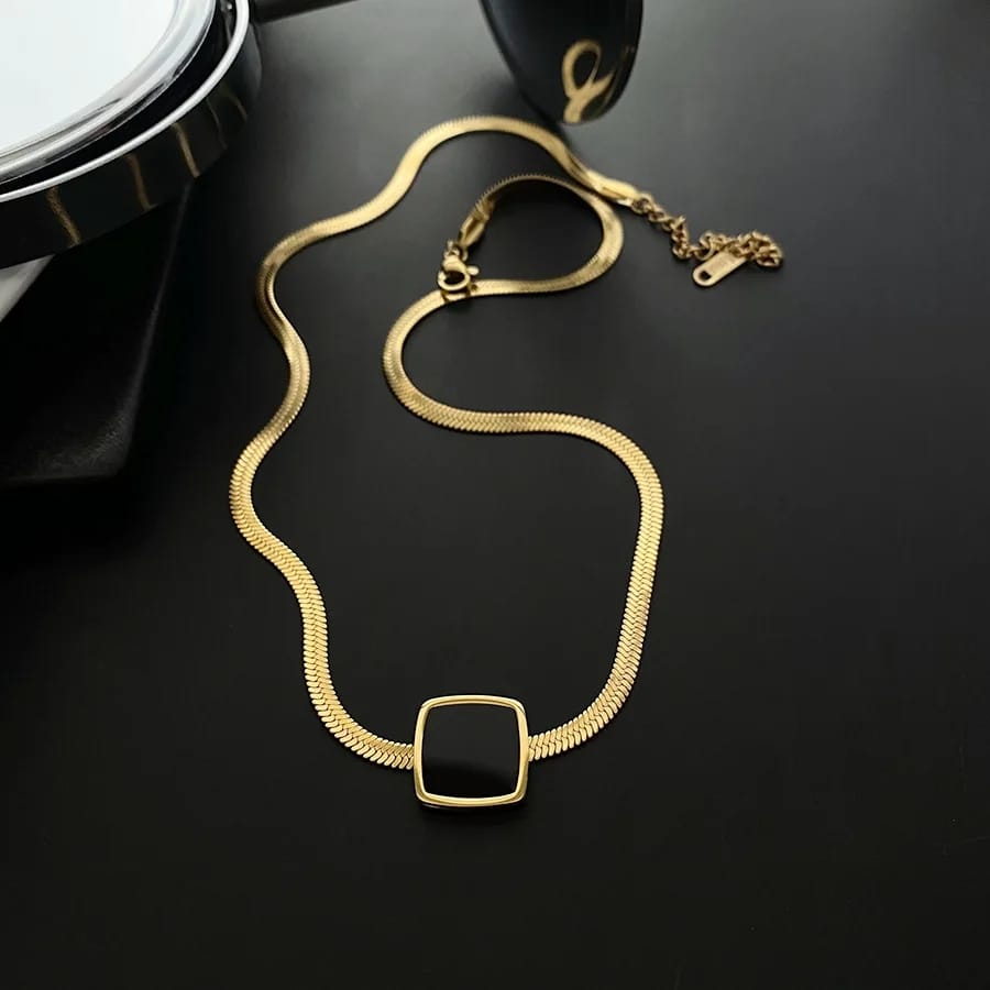Black Square Zircon Chain Locket