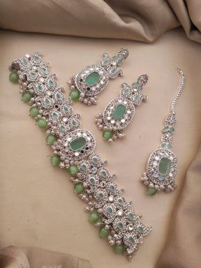 Elegant Choker Necklace with Earrings & Tika