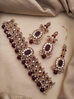 Elegant Choker Necklace with Earrings & Tika