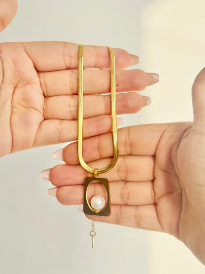 Golden Aura Pearl Pendant