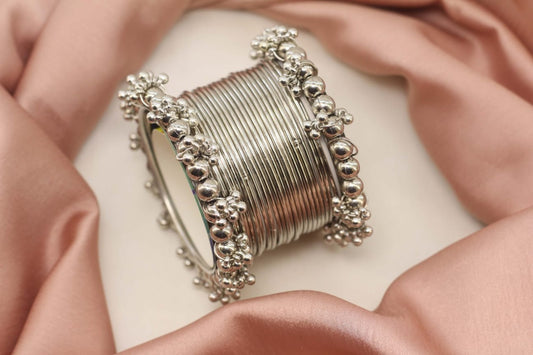 Floral Elegance Gajra & Kaliara Set