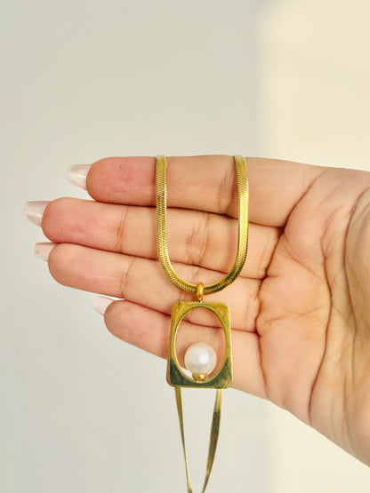Golden Aura Pearl Pendant