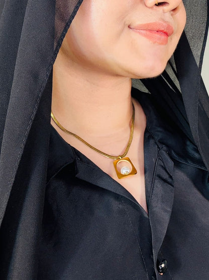 Golden Aura Pearl Pendant